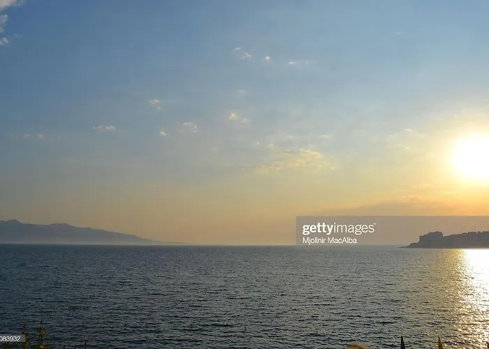 Aquamarine Sea View 公寓 *